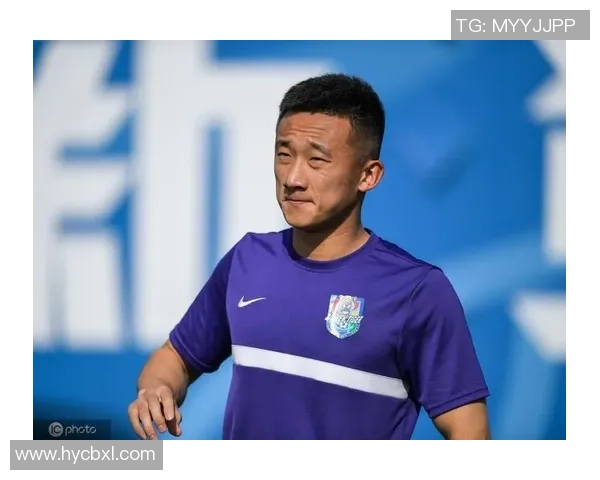 踢足球如同人生旅程中的一场精彩比赛每一步都需全力以赴与团队协作才能赢得胜利